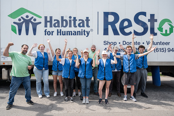 Belmont Habitat Chapter ReStore volunteers 9-17-22 009