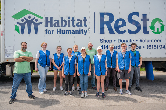 Belmont Habitat Chapter ReStore volunteers 9-17-22 008